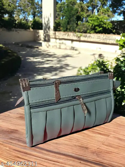 NEW CLUTCHS FOR WOMAN
